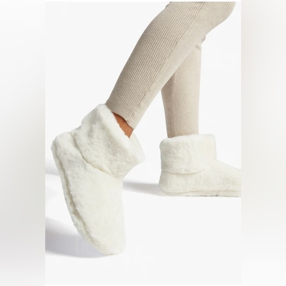 JustFab Lecia Fuzzie Boots Fuchsia, White-NWT - Picture 5 of 10